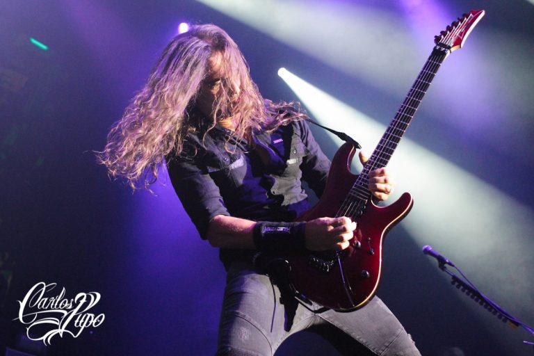 O guitarrista Kiko Loureiro, do Megadeth, se apresenta no Espaço das Américas, em São Paulo, nesta terça-feira, 31 de Outubro de 2017. O show faz parte da turnê 