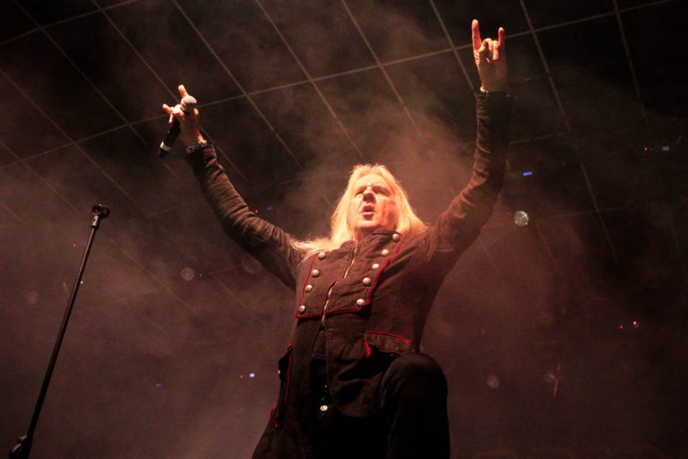 Saxon lança cover dos The Beatles “Paperback Writer”