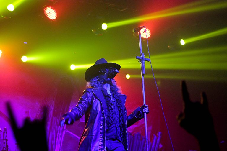 Biografia da banda Moonspell ganha edição brasileira exclusiva