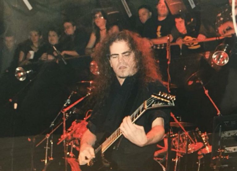Tim Calvert, ex-guitarrista do Nevermore e do Forbidden, morre aos 52 anos