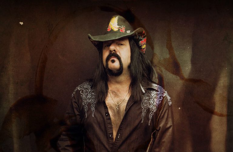 O baterista Vinnie Paul, membro fundador do Pantera, morre aos 54 anos