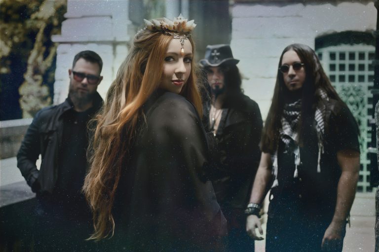 Lyria, banda liderada pela vocalista Aline Happ, que teve o último disco financiado pelos fãs através de crowdfunding