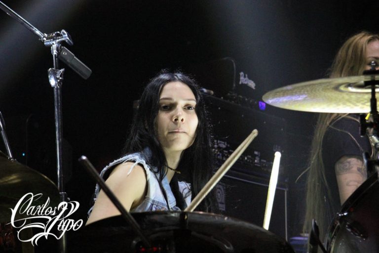 Luana Dametto, vem de uma leva de bateristas da forte cena de Metal Extremo do Rio Grande do Sul. No início de 2017 entrou para a Nervosa, onde permanece até hoje.