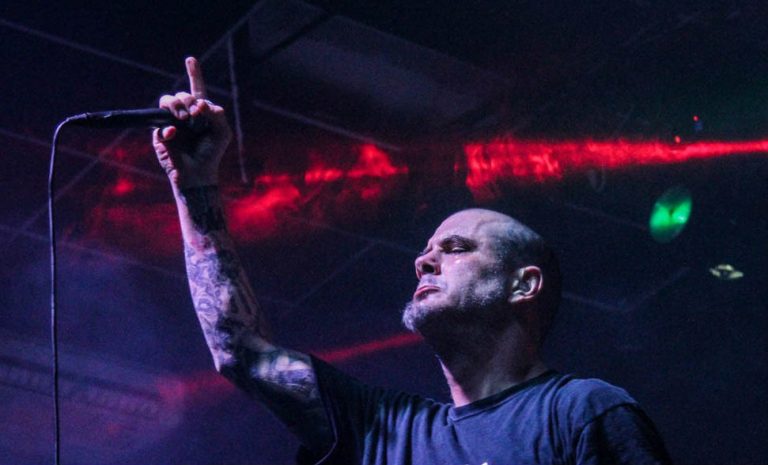 Phillip H. Anselmo & The Illegals: Espera e expectativa num show onde aconteceu “quase tudo” em SP