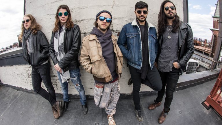 Grupo de heavy rock, formado por quatro brasileiros e um finlandês, apresenta single 
