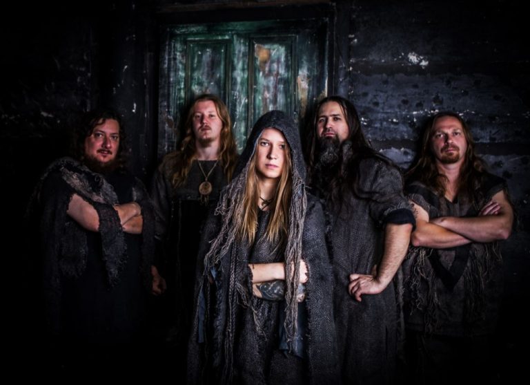 A banda russa Arkona está na estrada divulgando o novo álbum 