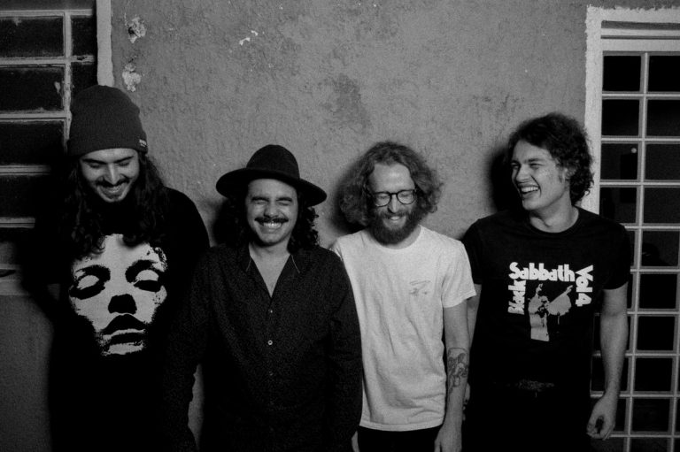 Quarteto paulistano apresenta um sludge irreverente calcado no stoner e no doom metal Quarteto paulistano apresenta um sludge irreverente calcado no stoner e no doom metal