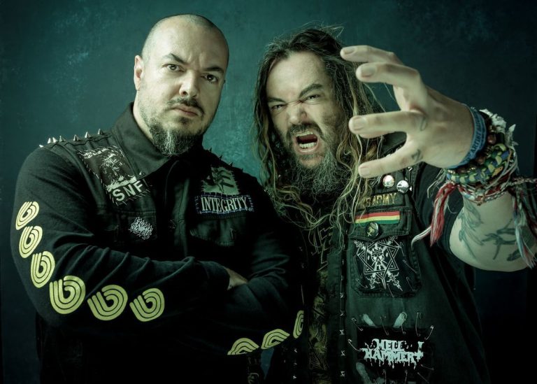 Max e Iggor Cavalera comemoram 25 anos do álbum Roots com turnê especial na América Latina