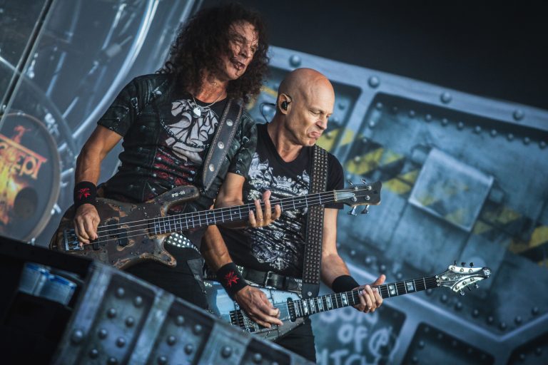 Peter Baltes(e) e Wolf Hoffmann durante o Wacken 2017