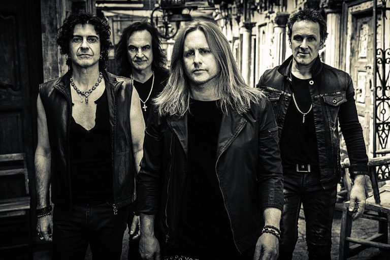 Assista ao vídeo ‘Landslide’, do Last in Line, grupo com ex-integrantes da banda de Ronnie James Dio