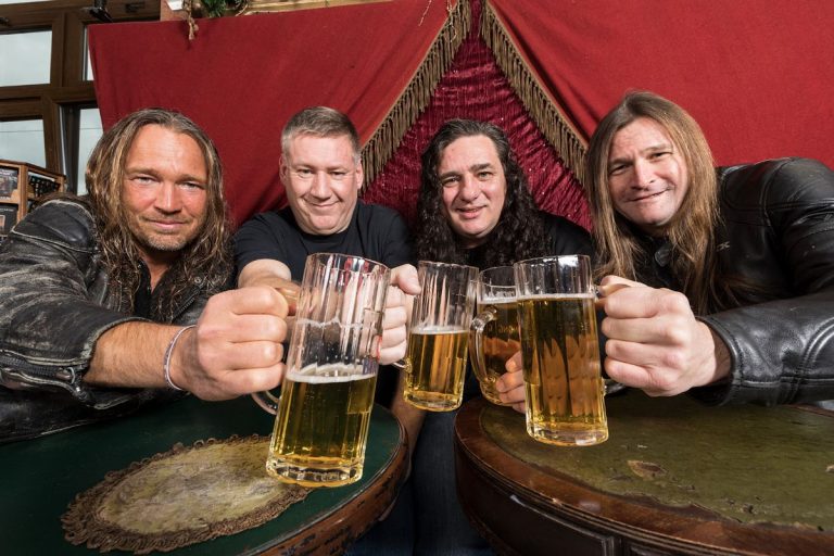 Festival de música e cerveja lota o Carioca clube