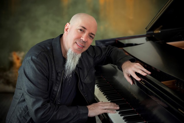 Jordan Rudess, tecladista do Dream Theater, faz show solo em São Paulo
