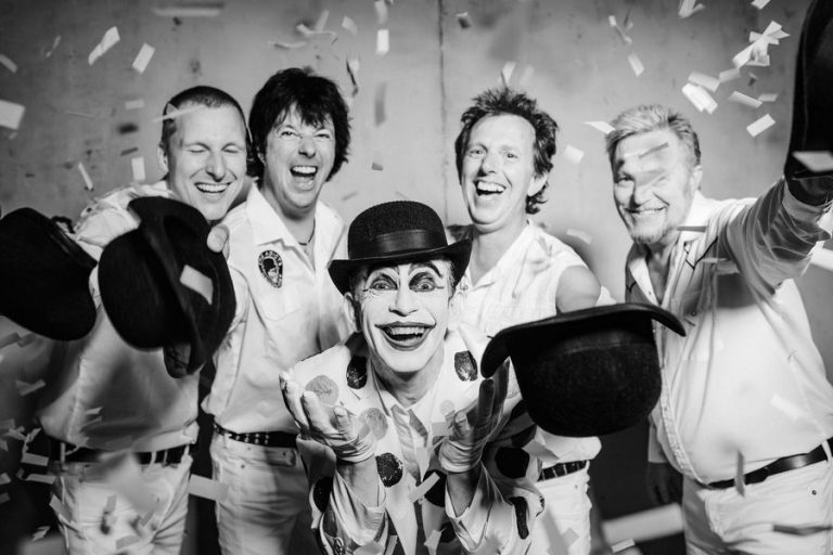 The Adicts, com mais de 40 anos de história, toca em Curitiba (6/3) e São Paulo (8/3) The Adicts, com mais de 40 anos de história, toca em Curitiba (6/3) e São Paulo (8/3)