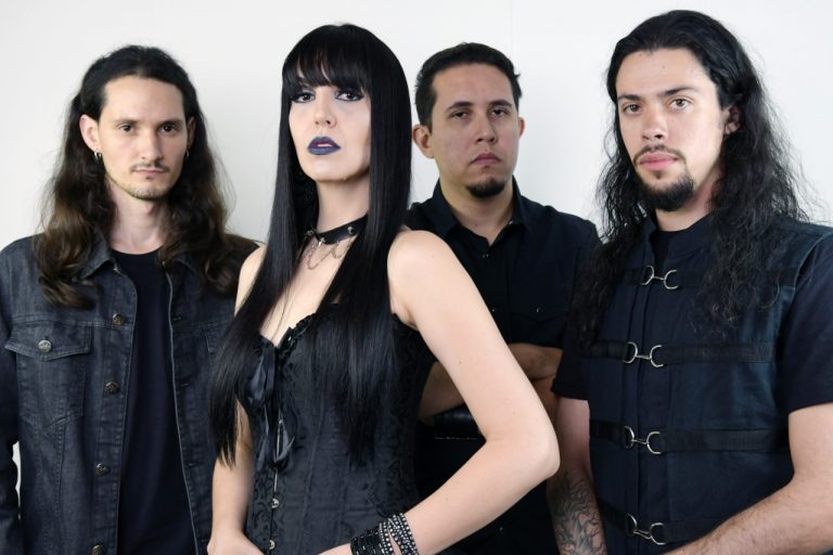 Hamen é formada por Cadu Puccini (guitarra), Gabriel Pedroso (bateria), Monica Possel (voz), e Matheus Maia (baixo) Hamen é formada por Cadu Puccini (guitarra), Gabriel Pedroso (bateria), Monica Possel (voz), e Matheus Maia (baixo)
