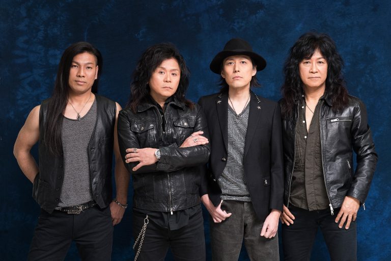 O grupo assinou contrato com a Nuclear Blast em Novembro do ano passado e lancará um álbum com seus maiores hits regravados com letras em inglês O grupo assinou contrato com a Nuclear Blast em Novembro do ano passado e lancará um álbum com seus maiores hits regravados com letras em inglês