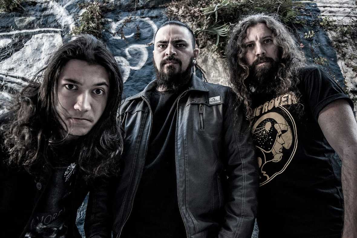 Cosmic Rover Spitting Fire, o stoner robusto do Cosmic Rover - Headbangers News