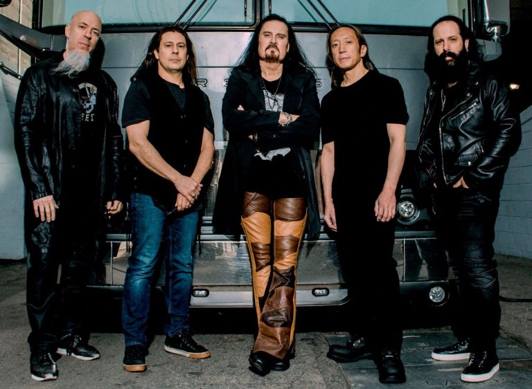 Dream Theater: banda presta homenagem à Neil Peart durante show