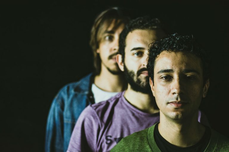 Trio acaba de lançar nova música intitulada Trio acaba de lançar nova música intitulada