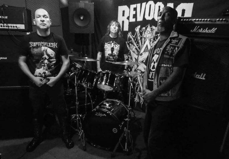 Revogar: Single The Savior disponível no Bandcamp