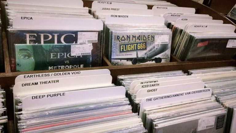 Amazon Brasil amplia catálogo e começa a vender LPs e CDs