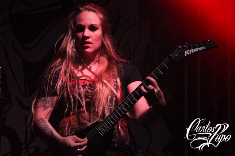 Prika Amaral, sempre chamou a atenção, por sua técnica incrível de palhetada extremamente rápida e cheia de cavalgadas em tempos complexos. Evidentemente se pode notar sua forte influência no thrash metal, estilo que ela diz ser especialista em tocar. Solos rápidos, uso de alavanca e microfonias, podem ser ouvidos em seus trabalhos.