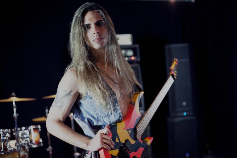 Guitarrista Alex Meister embarca em carreira solo e lança o single “Just Thinkin’ About You”