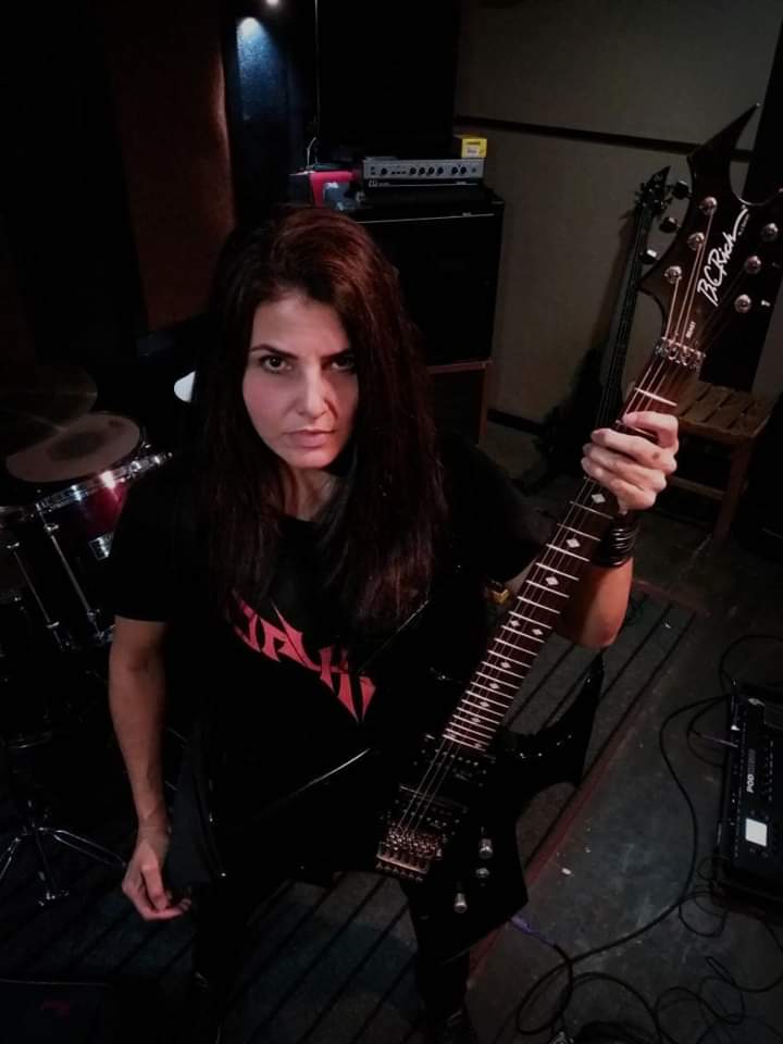 Adriana Tavares, Guitarrista