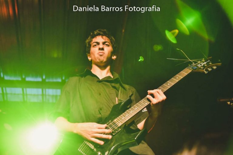 Hicsos anuncia novo integrante, o guitarrista Vitor Cofhanos