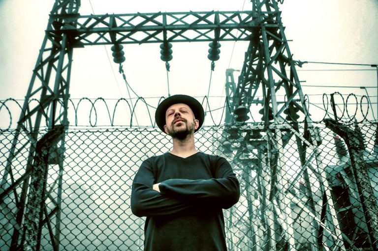 Johnny Monster se apresenta no Whiplash em São Paulo