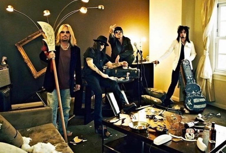 Mötley Crüe anuncia turnê com Def Leppard, Poison e Joan Jett & The Blackhearts