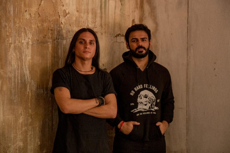 Duo aposta em um som visceral e único Duo aposta em um som visceral e único