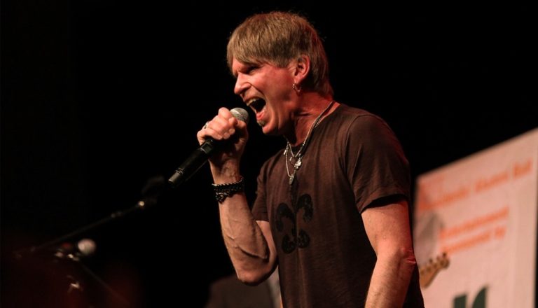 Dave Bickler, ex-Survivor, toca em fevereiro no Manifesto Bar