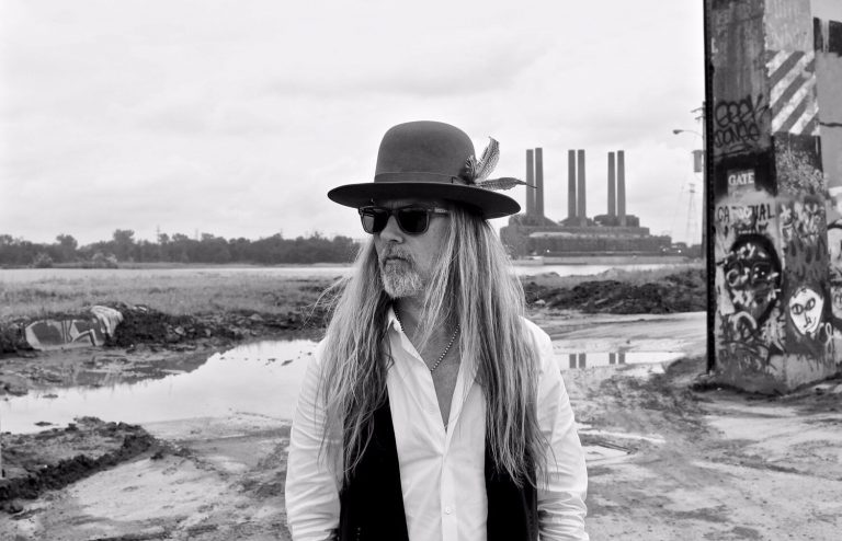 Jerry Cantrell trabalha em novo disco solo