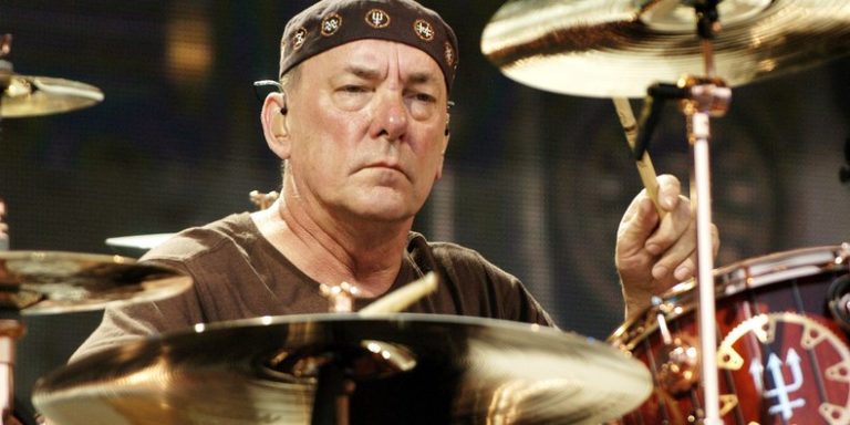 Morre a lenda Neil Peart do Rush aos 67 anos