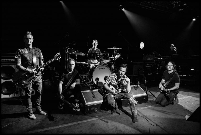 Pearl Jam anuncia data de lançamento do novo álbum e divulga datas da tour