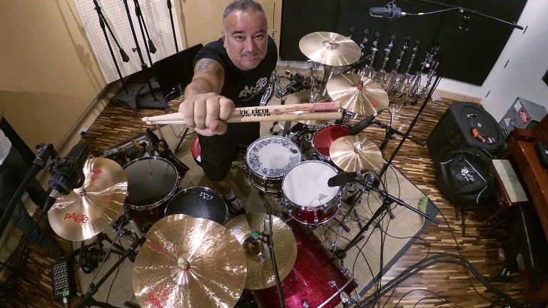 V Project, do baterista Sérgio Facci, regrava música do Vulcano