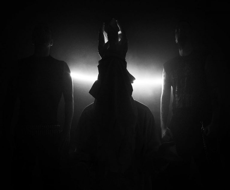 Enshadowed anuncia detalhes do lançamento de ‘Stare Into the Abyss’