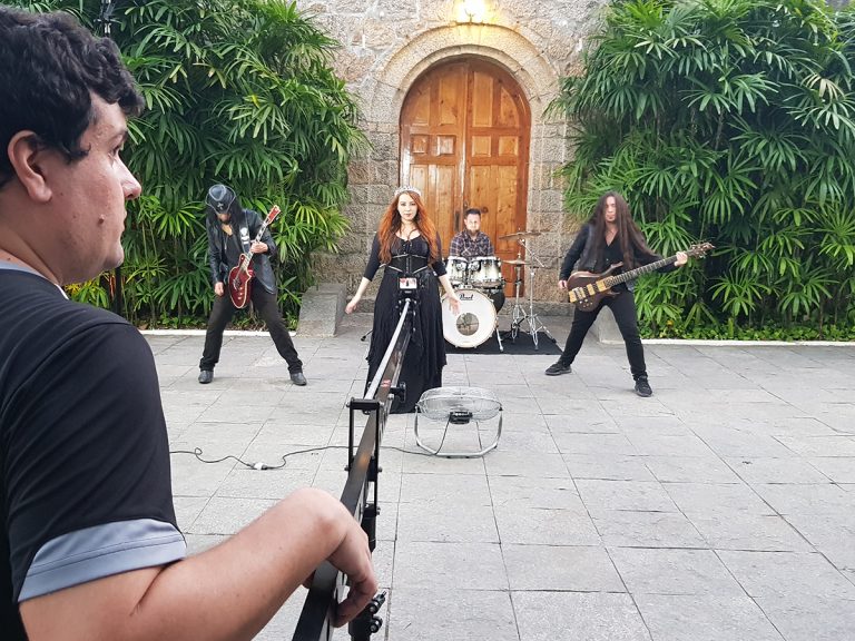 Lyria divulga making of do clipe The Rain. gravado no Rio de Janeiro