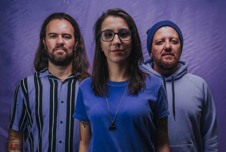 Teorias do Amor Moderno lança single intimista ‘Depois do Sol’