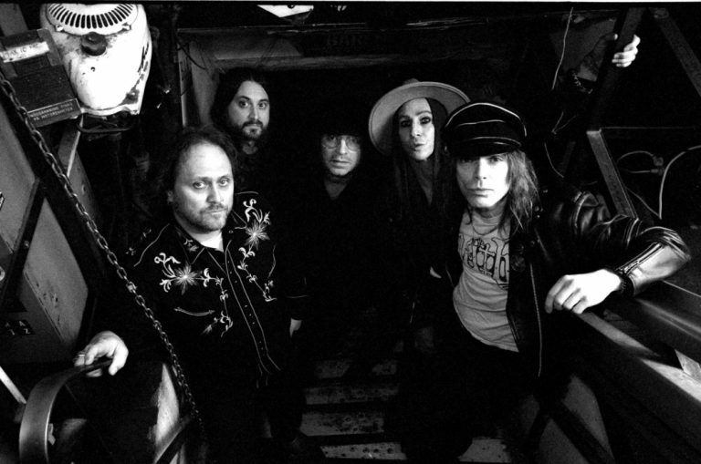 Robert Eriksson, da banda The Hellacopters, fala sobre a expectativa da nova passagem do grupo pelo Brasil