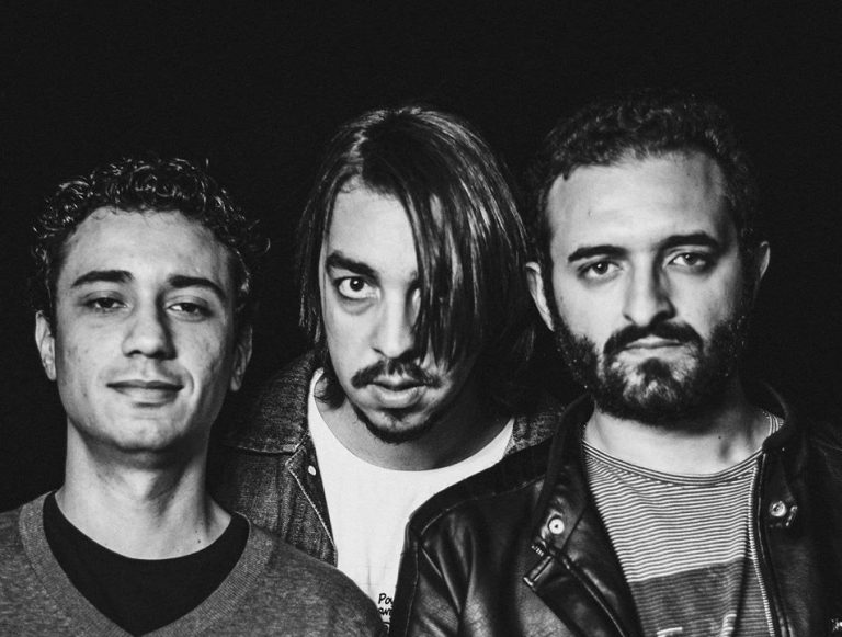 Rocket Bugs lança disco de inéditas cheio de influências do rock alternativo noventista