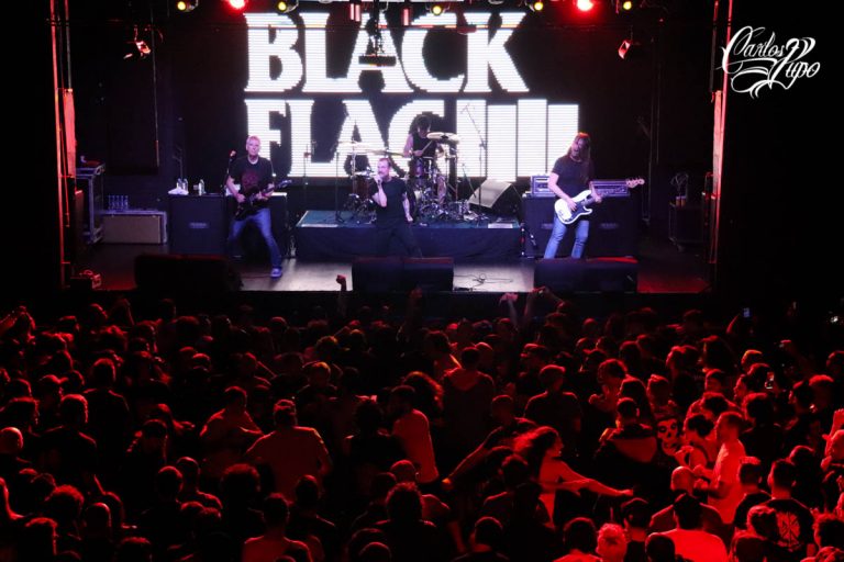 ARQUIVO - A banda punk norte-americana Black Flag se apresenta no Carioca Club, em Pinheiros, zona oeste de São Paulo, na noite deste domingo, 8 de março de 2020. O grupo Black Flag é histórico. Formado em 1976 no sul da Califórnia pelo guitarrista Greg Ginn, a visceralidade do intenso punk/hardcore, bastante passional e raivoso, logo impulsionou a carreira da banda. 