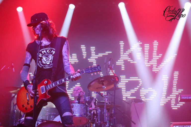 Corazones Muertos durante abertura para o Hellacopters no dia 14 de Março deste ano, no Carioca Club, em São Paulo. Corazones Muertos durante abertura para o Hellacopters no dia 14 de Março deste ano, no Carioca Club, em São Paulo.