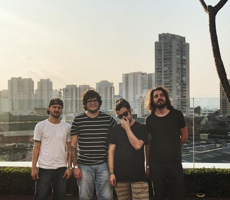 Pedro Bala & Os Holofotes lança novo álbum com show em São Paulo