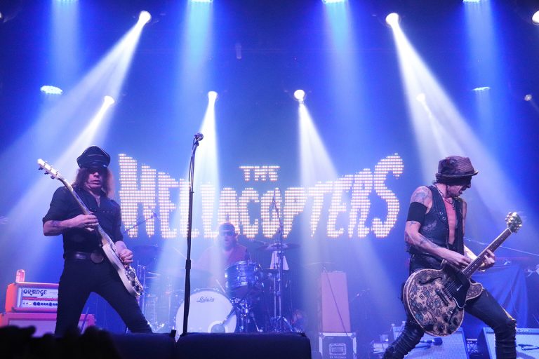 The Hellacopters contagia o público com o bom rock and roll em São Paulo