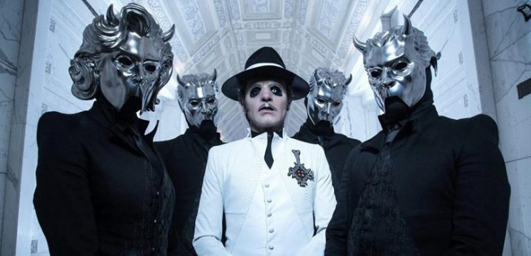 Ghost apresenta o Papa Emeritus IV