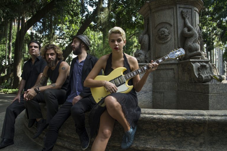 Duas músicas destacam o lado mais pesado da banda e à voz potente e versátil de Carmen Cunha, também a frontwoman da Lâmmia Duas músicas destacam o lado mais pesado da banda e à voz potente e versátil de Carmen Cunha, também a frontwoman da Lâmmia