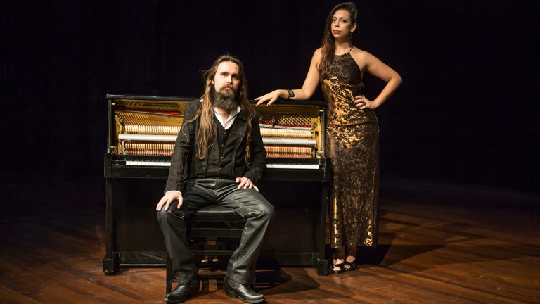 Elevenber: duo apresenta versão com piano e voz para clássico do Pantera