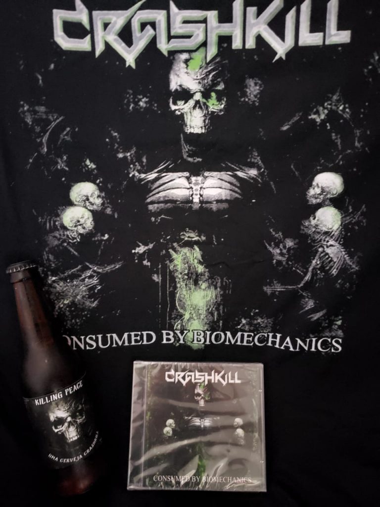 Além da cerveja ‘Killing Peace’, a banda também envia ao fã camisas, CD ‘Consumed by Biomechanics’ e outros produtos do merchandising