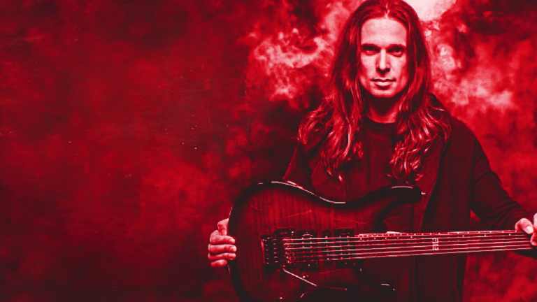 Kiko Loureiro: “Sempre sou comparado ao Marty Friedman, mas na música não deve ter essa competitividade”